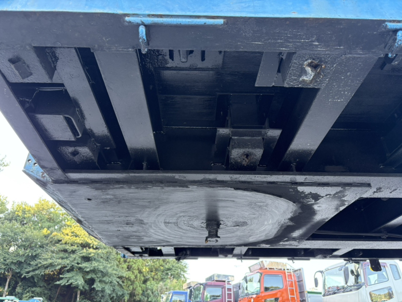 H4年式、8.5mセミトレーラー 2デフ引き|中古トラックの販売・買取・査定のアイナビ