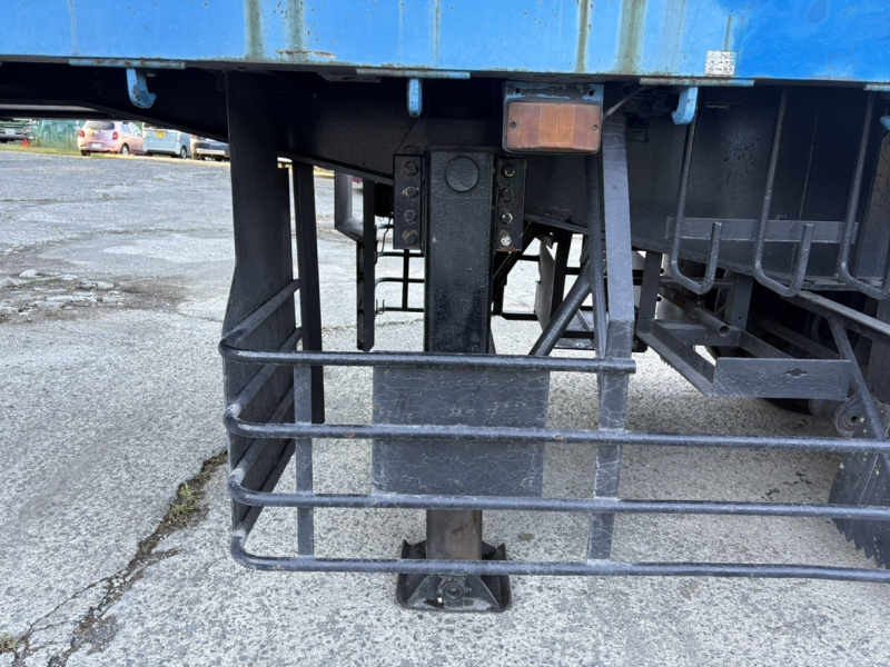 H4年式、8.5mセミトレーラー 2デフ引き|中古トラックの販売・買取・査定のアイナビ