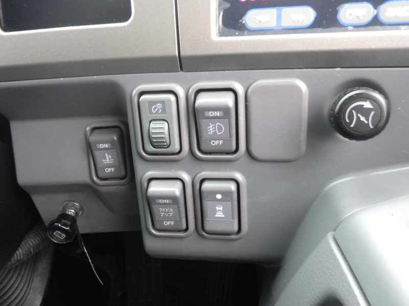 中型バス 29人乗 スイングドア 回転サロンシート|中古トラックの販売・買取・査定のアイナビ