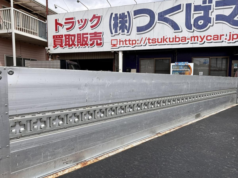 エルフ ワイドロング平ボディー アルミブロック 積載2000kg|中古トラックの販売・買取・査定のアイナビ