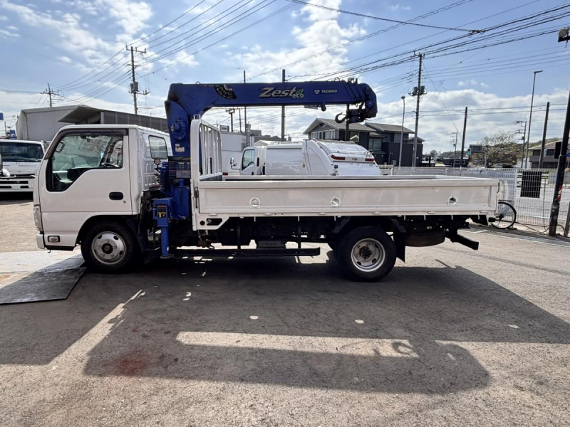 標準幅 4段クレーンラジコン付き 積載2000kg|中古トラックの販売・買取・査定のアイナビ