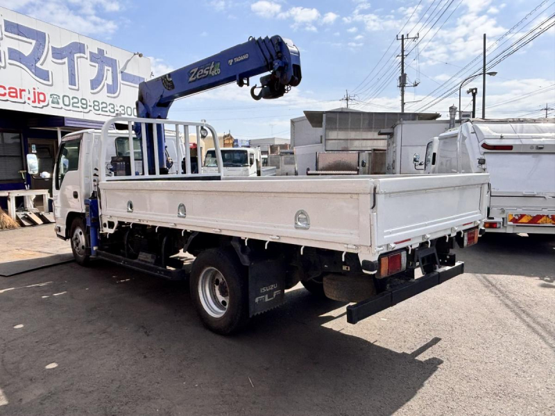 標準幅 4段クレーンラジコン付き 積載2000kg|中古トラックの販売・買取・査定のアイナビ