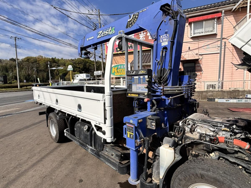 標準幅 4段クレーンラジコン付き 積載2000kg|中古トラックの販売・買取・査定のアイナビ