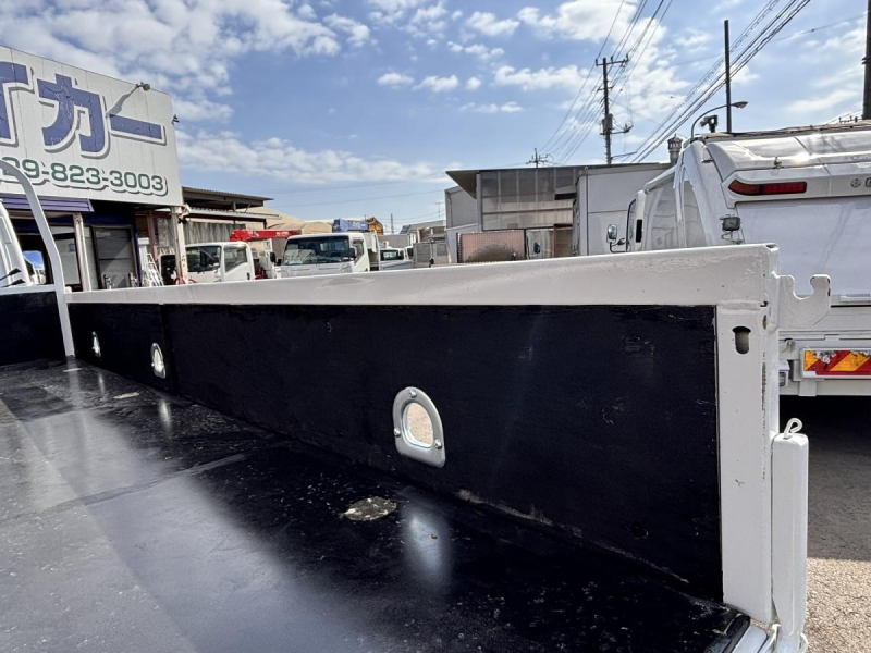 標準幅 4段クレーンラジコン付き 積載2000kg|中古トラックの販売・買取・査定のアイナビ