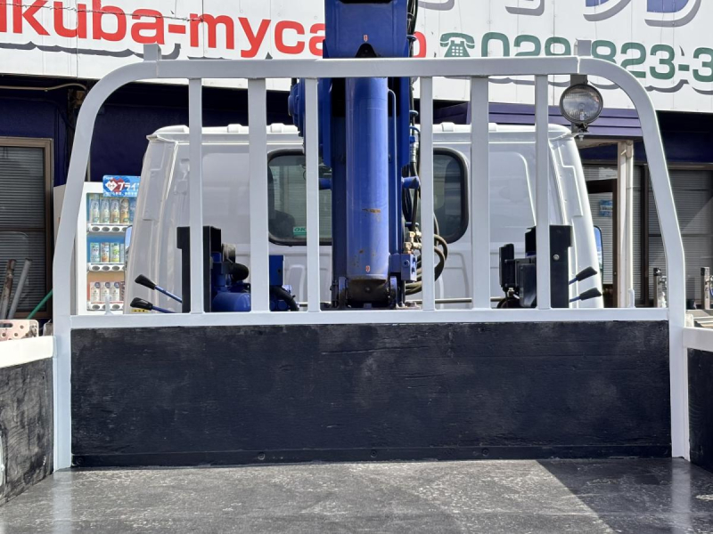 標準幅 4段クレーンラジコン付き 積載2000kg|中古トラックの販売・買取・査定のアイナビ