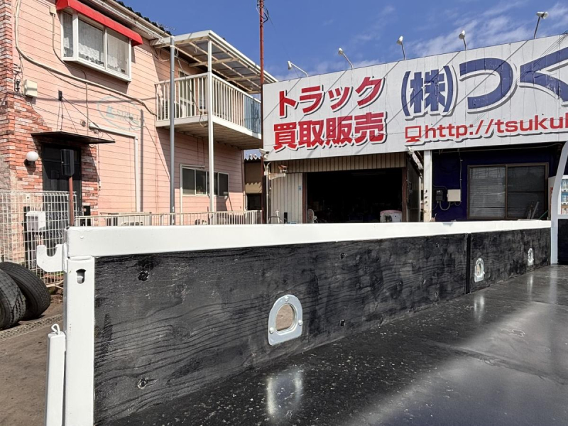 標準幅 4段クレーンラジコン付き 積載2000kg|中古トラックの販売・買取・査定のアイナビ