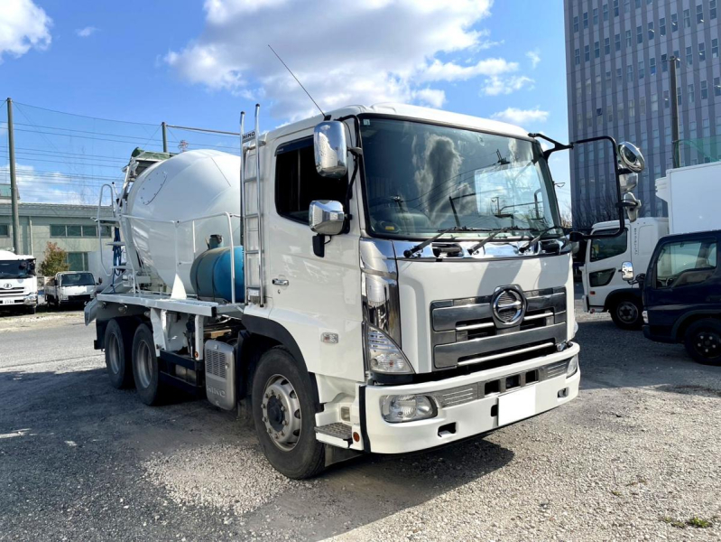 平成26年日野プロフィアミキサーカヤバ製8.7㎥QKG-FS1AKAA|中古トラックの販売・買取・査定のアイナビ