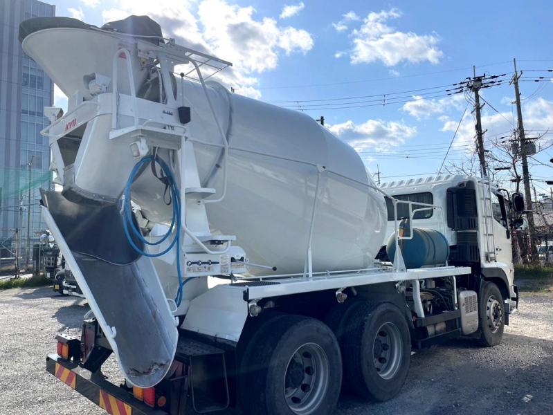 平成26年日野プロフィアミキサーカヤバ製8.7㎥QKG-FS1AKAA|中古トラックの販売・買取・査定のアイナビ