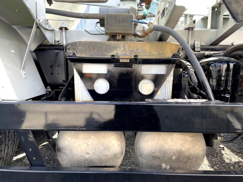 平成26年日野プロフィアミキサーカヤバ製8.7㎥QKG-FS1AKAA|中古トラックの販売・買取・査定のアイナビ