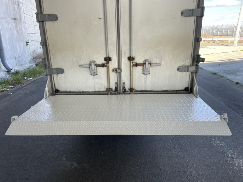 平成28年エルフパネルバンパワーゲート4WD準中型|中古トラックの販売・買取・査定のアイナビ