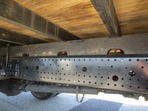 いすゞフォワード4段ラジコンクレーン付|中古トラックの販売・買取・査定のアイナビ