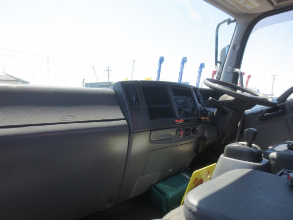 いすゞフォワード4段ラジコンクレーン付|中古トラックの販売・買取・査定のアイナビ