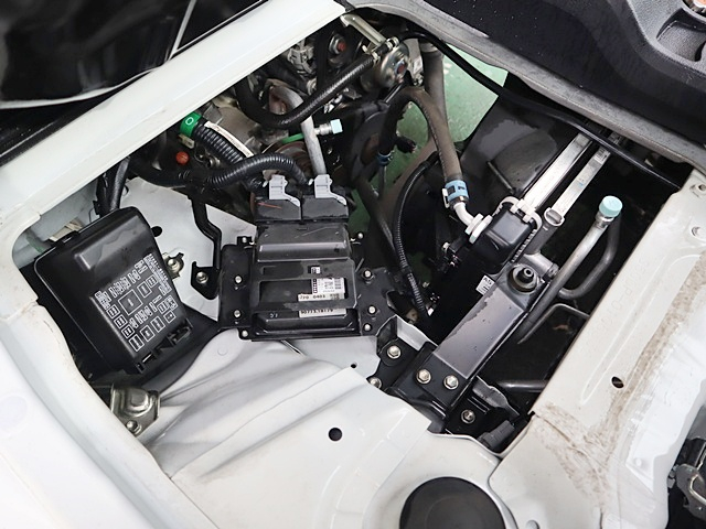 パネルバン 両側サイド扉 リア上下跳ね上げ扉|中古トラックの販売・買取・査定のアイナビ