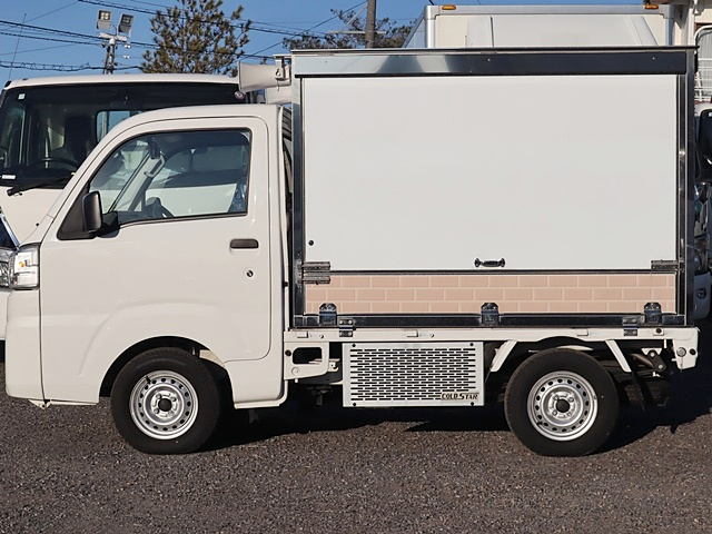 移動販売車 4WD 冷蔵冷凍装置付 AT限定免許対応|中古トラックの販売・買取・査定のアイナビ