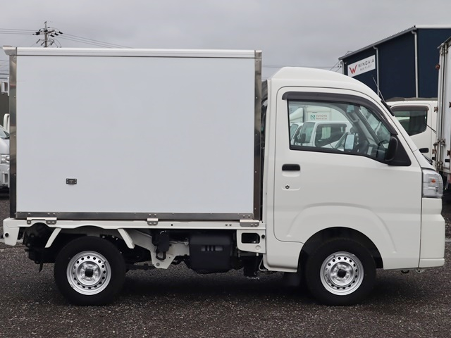 低温冷蔵冷凍車 デンソー ジャパンコールド スマートアシスト|中古トラックの販売・買取・査定のアイナビ