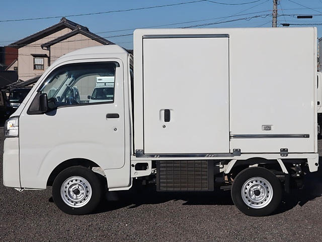 FRP中温冷凍車|中古トラックの販売・買取・査定のアイナビ