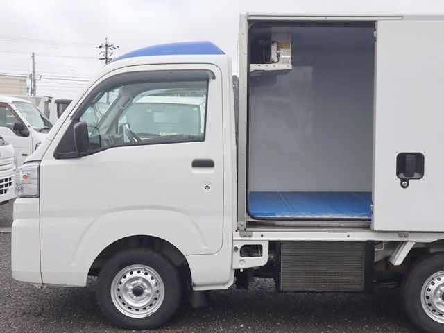 積載350Kg カラーアルミ中温冷凍車 デンソー冷凍機|中古トラックの販売・買取・査定のアイナビ