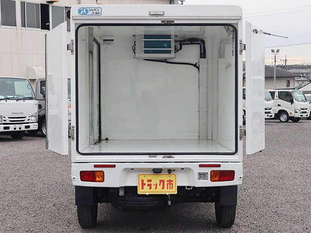 FRP中温冷凍車 中温冷蔵冷凍車|中古トラックの販売・買取・査定のアイナビ