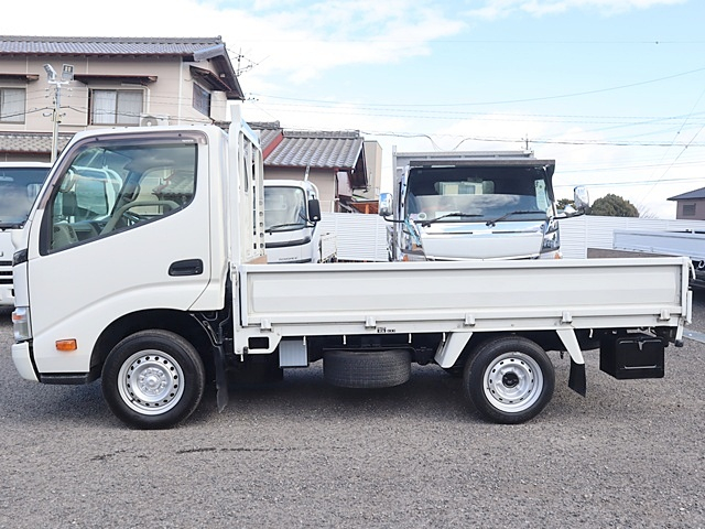 平ボディ　積載1200kg　新普通免許対応|中古トラックの販売・買取・査定のアイナビ