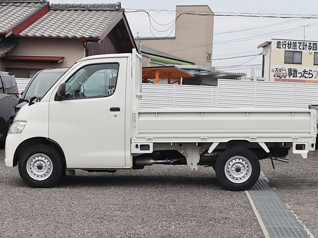 DX 平ボディ 積載800KG Wエアバッグ ETC|中古トラックの販売・買取・査定のアイナビ