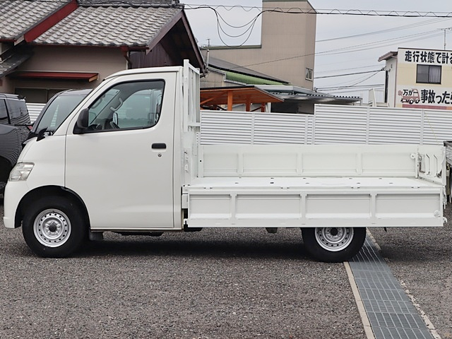 DX 平ボディ 積載800KG Wエアバッグ ETC|中古トラックの販売・買取・査定のアイナビ