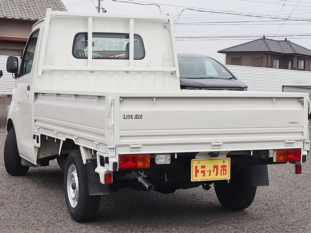 DX 平ボディ 積載800KG Wエアバッグ ETC|中古トラックの販売・買取・査定のアイナビ