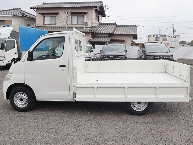 積載800Kg 平ボディ 車両総重量2050Kg AT限定|中古トラックの販売・買取・査定のアイナビ