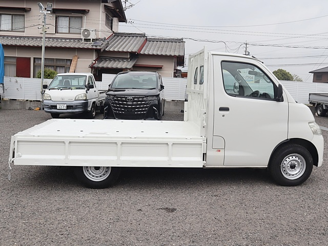 積載800Kg 平ボディ 車両総重量2050Kg AT限定|中古トラックの販売・買取・査定のアイナビ