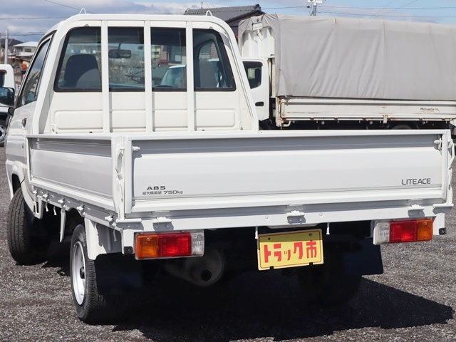 DX 平ボディ 積載750KG スーパーシングルジャストロー|中古トラックの販売・買取・査定のアイナビ