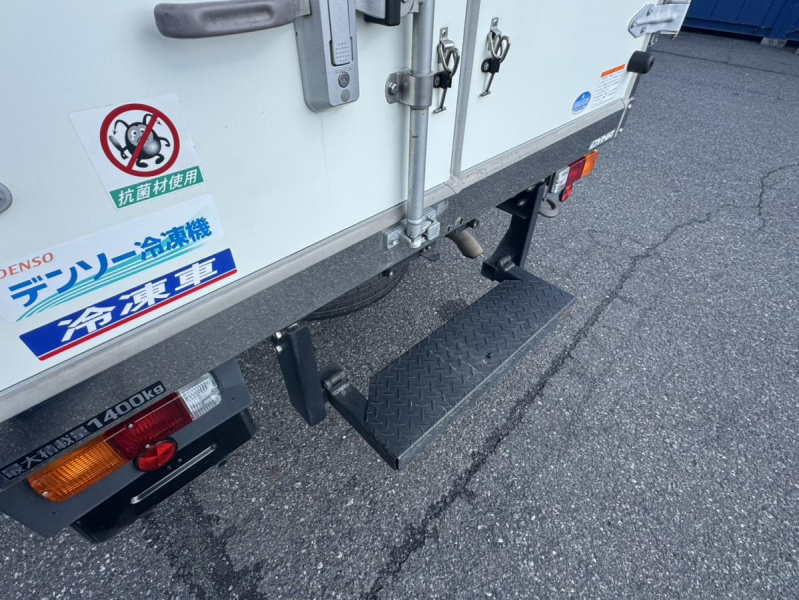 R3 トヨタ ダイナ 冷蔵冷凍 左スライドドア|中古トラックの販売・買取・査定のアイナビ