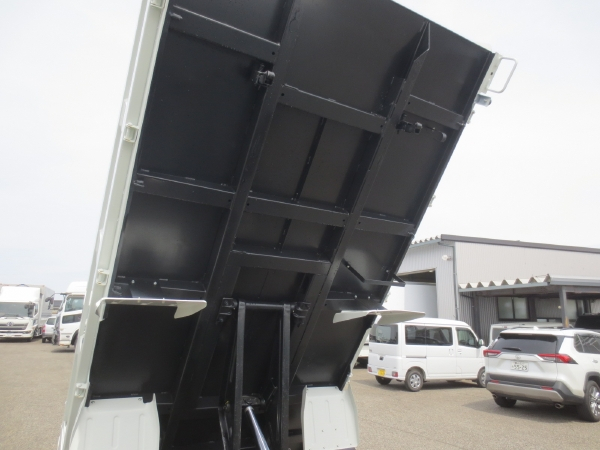 三菱キャンター全低床強化ダンプ|中古トラックの販売・買取・査定のアイナビ