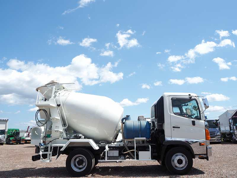 レンジャー生コンコンクリートミキサー車電動スランプガード|中古トラックの販売・買取・査定のアイナビ