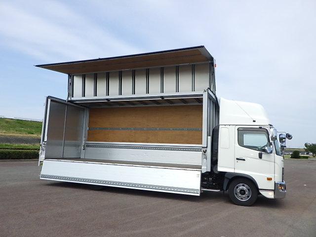 日野平成30年式☆格納ゲート付きウィング☆27万キロ代|中古トラックの販売・買取・査定のアイナビ