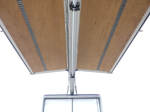 日野平成30年式☆格納ゲート付きウィング☆27万キロ代|中古トラックの販売・買取・査定のアイナビ