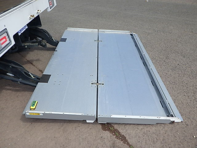 日野平成30年式☆格納ゲート付きウィング☆27万キロ代|中古トラックの販売・買取・査定のアイナビ