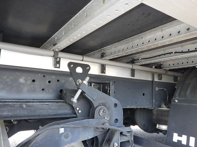 日野平成30年式☆格納ゲート付きウィング☆27万キロ代|中古トラックの販売・買取・査定のアイナビ