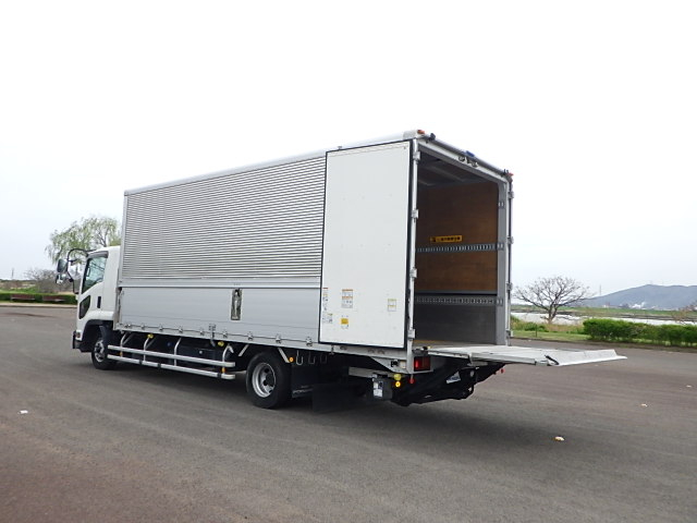 いすゞ令和3年☆格納ゲート付きウィング☆|中古トラックの販売・買取・査定のアイナビ