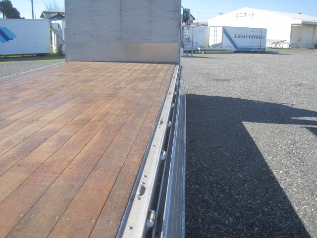 6700ボディワイド積載量2850㎏|中古トラックの販売・買取・査定のアイナビ