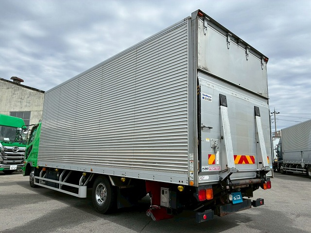 フルキャブ/ベッド付き240馬力ラッシング3段6速MT4t8t|中古トラックの販売・買取・査定のアイナビ