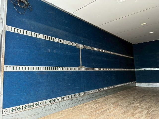 フルキャブ/ベッド付き240馬力ラッシング3段6速MT4t8t|中古トラックの販売・買取・査定のアイナビ