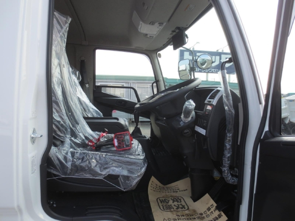 三菱ファイター4段ラジコンクレーン付|中古トラックの販売・買取・査定のアイナビ