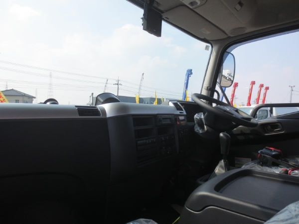 三菱ファイター4段ラジコンクレーン付|中古トラックの販売・買取・査定のアイナビ