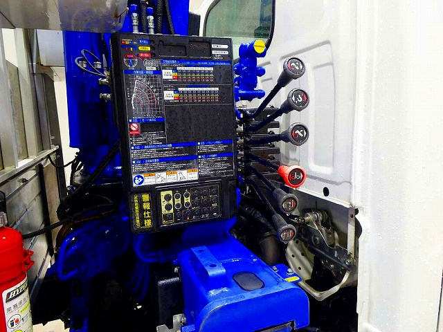 エルフ2tFFL標準タダノ3段クレーン付|中古トラックの販売・買取・査定のアイナビ