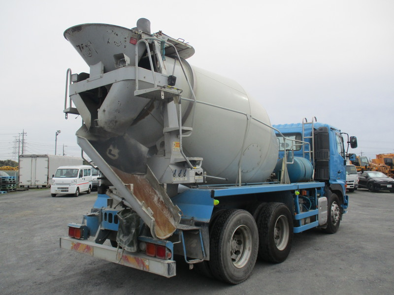 H26プロフィアミキサー車カヤバM44ドラム容量8.7立米|中古トラックの販売・買取・査定のアイナビ