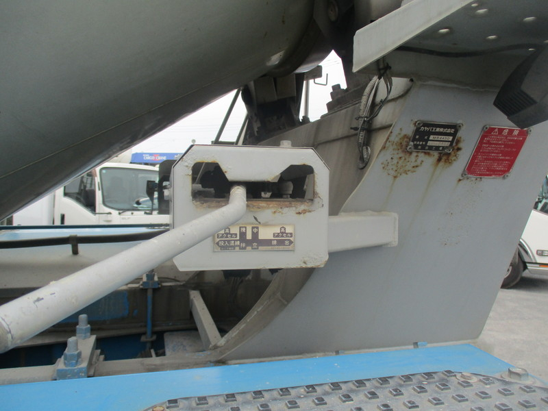 H26プロフィアミキサー車カヤバM44ドラム容量8.7立米|中古トラックの販売・買取・査定のアイナビ