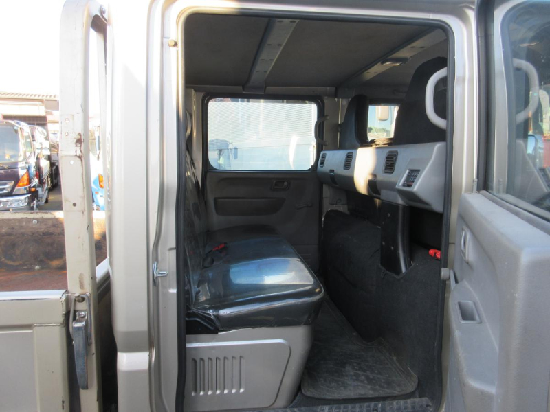 Wキャブ6人乗り 鉄床 ナビ 電格ミラー リヤヒーター|中古トラックの販売・買取・査定のアイナビ