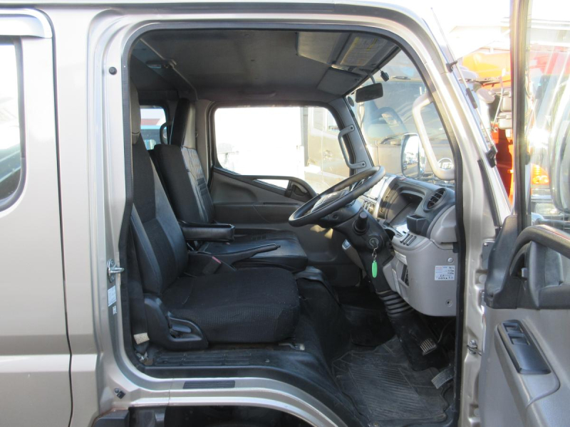 Wキャブ6人乗り 鉄床 ナビ 電格ミラー リヤヒーター|中古トラックの販売・買取・査定のアイナビ