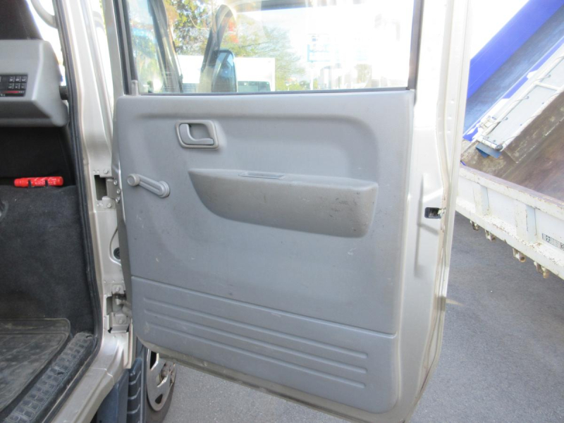 Wキャブ6人乗り 鉄床 ナビ 電格ミラー リヤヒーター|中古トラックの販売・買取・査定のアイナビ