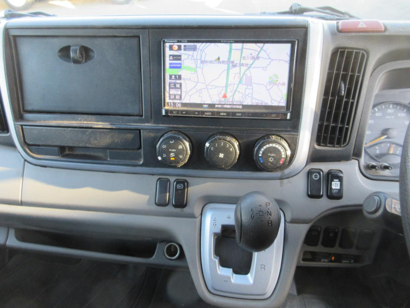 Wキャブ6人乗り 鉄床 ナビ 電格ミラー リヤヒーター|中古トラックの販売・買取・査定のアイナビ