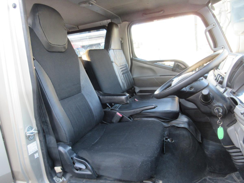 Wキャブ6人乗り 鉄床 ナビ 電格ミラー リヤヒーター|中古トラックの販売・買取・査定のアイナビ